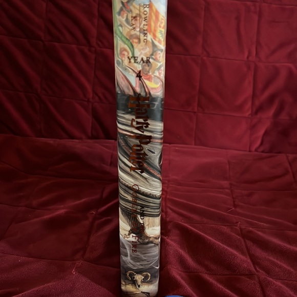 J. K. Rowling, Harry Potter, and the goblet of fire illustrated by Jim K year 4 - Picture 6 of 8